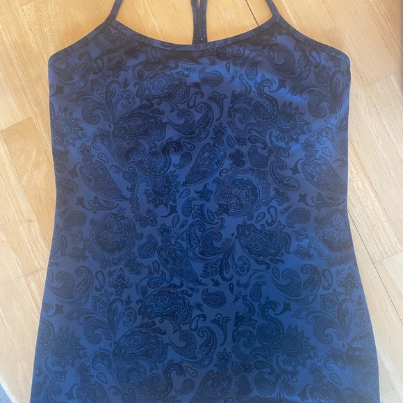Lululemon power y top blue paisley size 10, Paisley Inkwell / Black - Picture 3 of 4